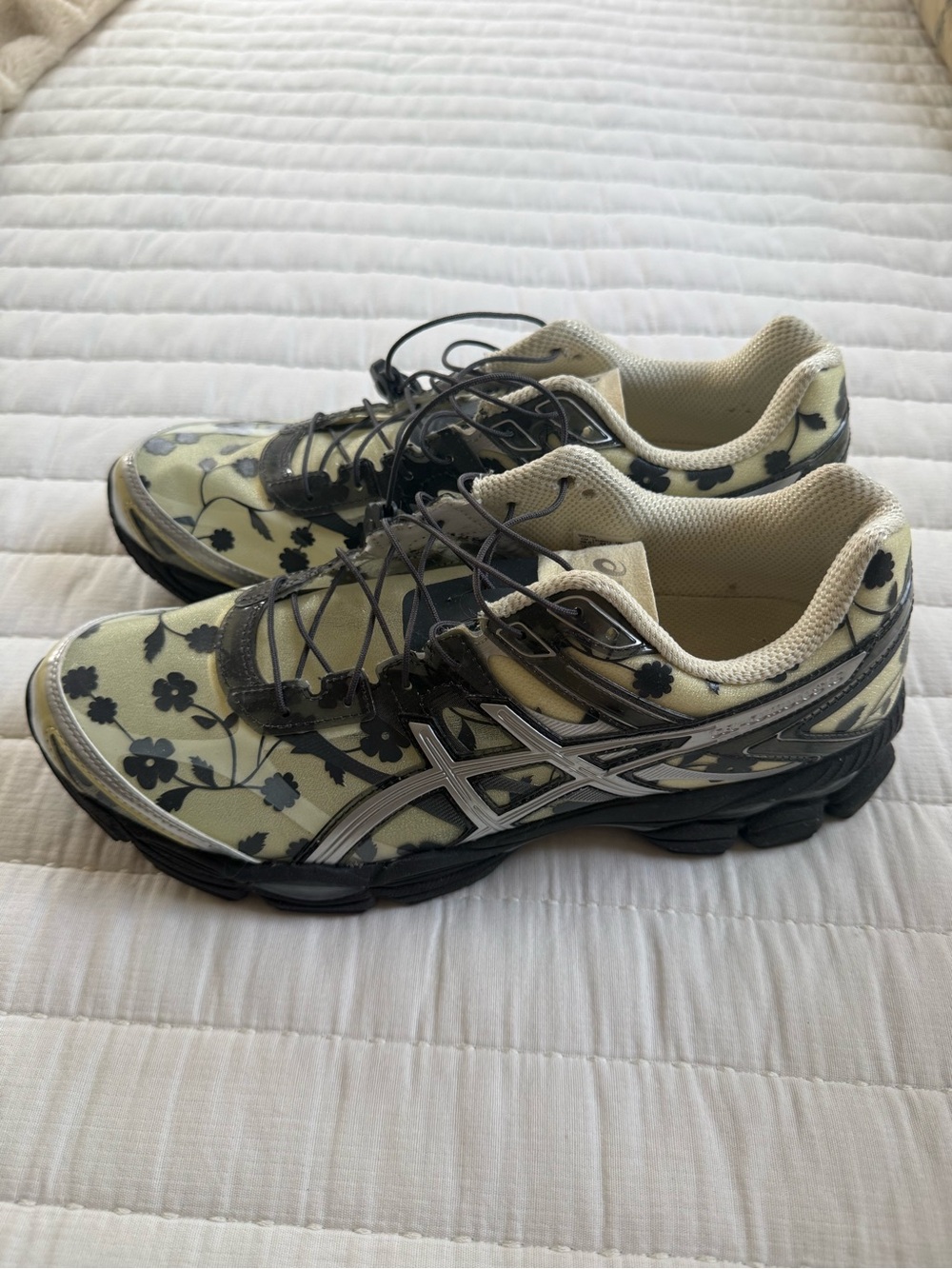 ASICS GEL-CUMULUS 16 SSCB Women's Floral Running Sneakers - yellow and Black